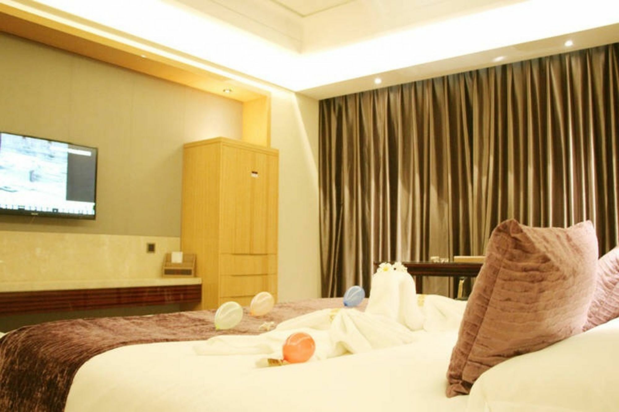 Swan Lake Recreation Hotel Foshan Bagian luar foto